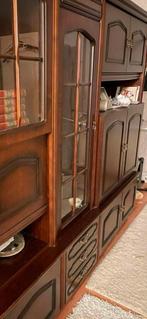 Notenhouten kast en eethoek met 4 stoelen., Ophalen of Verzenden