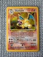 Charizard Base Set - 4/102 (Zeldzaam!), Hobby en Vrije tijd, Verzamelkaartspellen | Pokémon, Ophalen of Verzenden, Gebruikt, Losse kaart