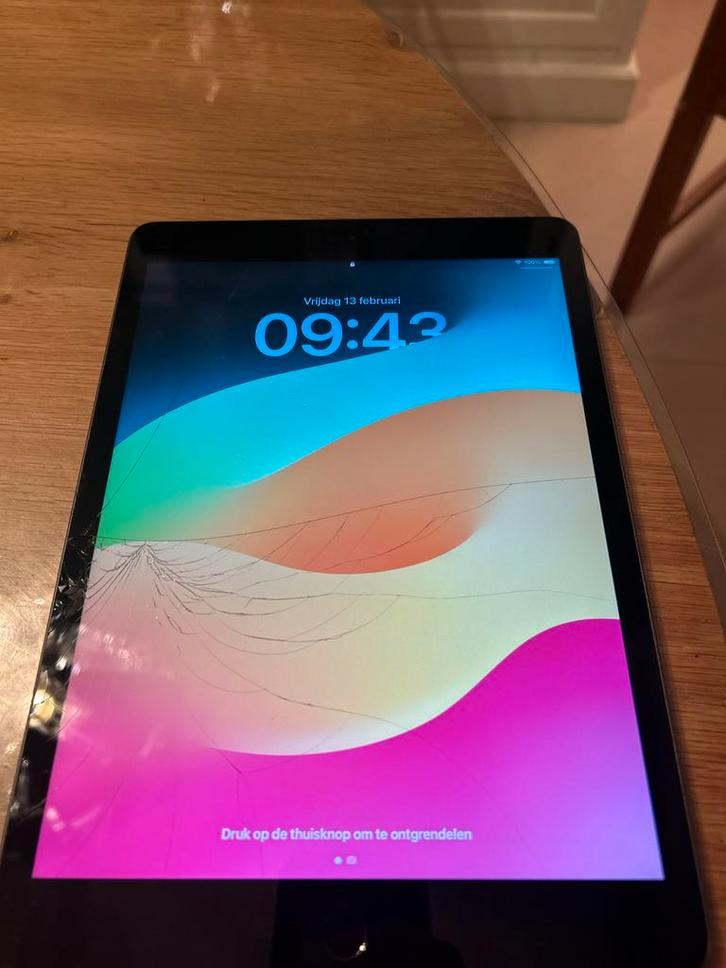 iPad 8e Gen - beschadigd scherm - voor onderdelen/reparatie, Computers en Software, Apple iPads, Niet werkend, Apple iPad, Wi-Fi