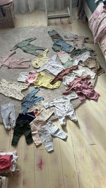 Babykleding  maat 68  20 stuks  3,00 per stuk  beschikbaar voor biedingen