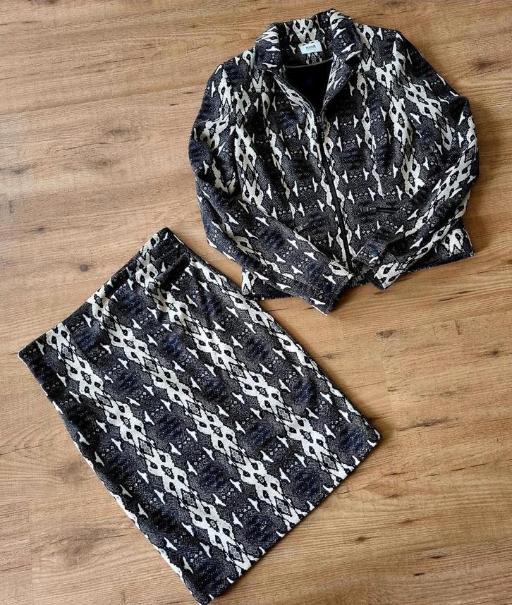 Anna van Toor rok en jasje snake-print, maat S, Kleding | Dames, Jasjes, Kostuums en Pakken, Zo goed als nieuw, Kostuum of Pak