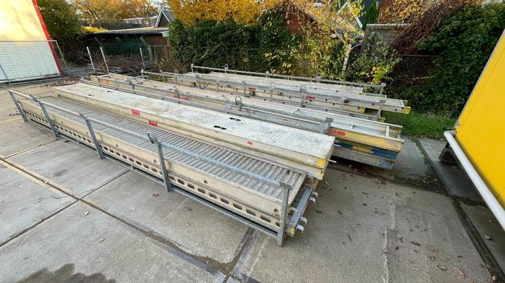 Loopbruggen 18 stuks, Doe-het-zelf en Verbouw, Steigers, Gebruikt, Overige typen, 5 meter of hoger, Ophalen