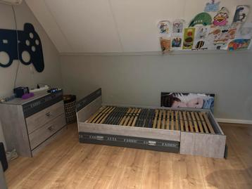 Tienerkamer Set: Bureau, Bed, Opbergmeubel beschikbaar voor biedingen