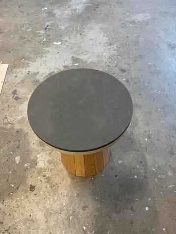 Leren bijzettafel