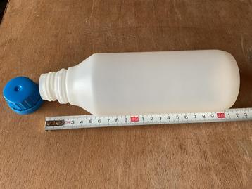 Circa 1000.Nieuwe lege plastic flesjes met dop 500 M.L beschikbaar voor biedingen