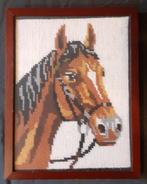 Schilderij geborduurd paardenhoofd achter glas, Minder dan 50 cm, Ophalen of Verzenden, Zo goed als nieuw, Schilderij