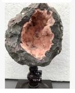 Edelsteen Heulandiet Geode op voet, prachtig kristal vast, Verzamelen, Ophalen of Verzenden, Mineraal