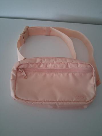 Levi's roze heuptasje *NIEUW* beschikbaar voor biedingen