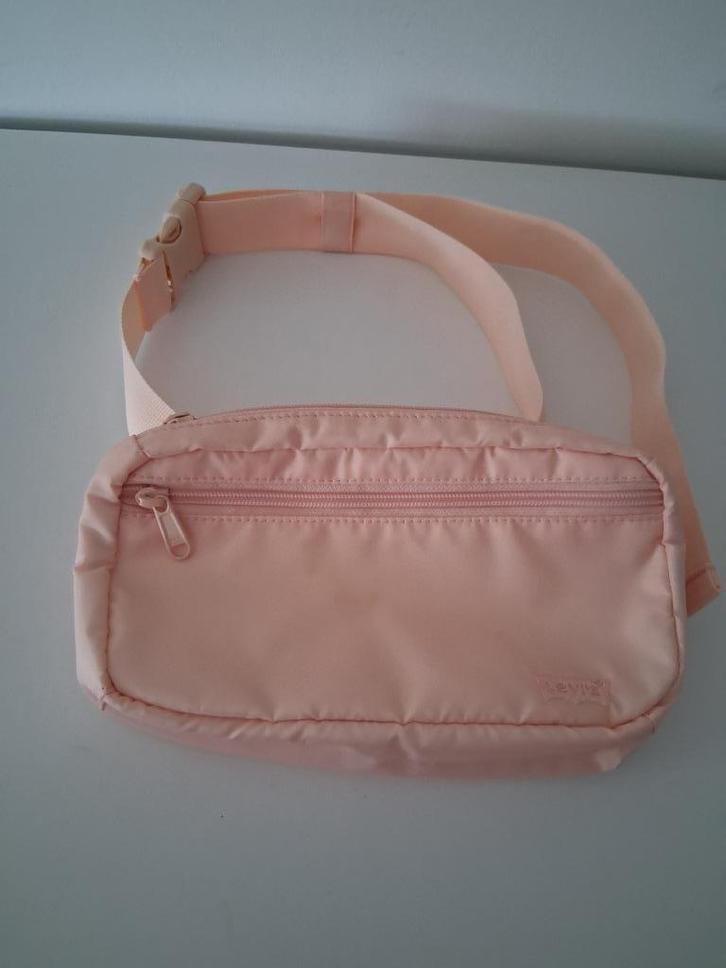 Levi's roze heuptasje *NIEUW*, Sieraden, Tassen en Uiterlijk, Tassen | Damestassen, Nieuw, Overige typen, Roze, Ophalen