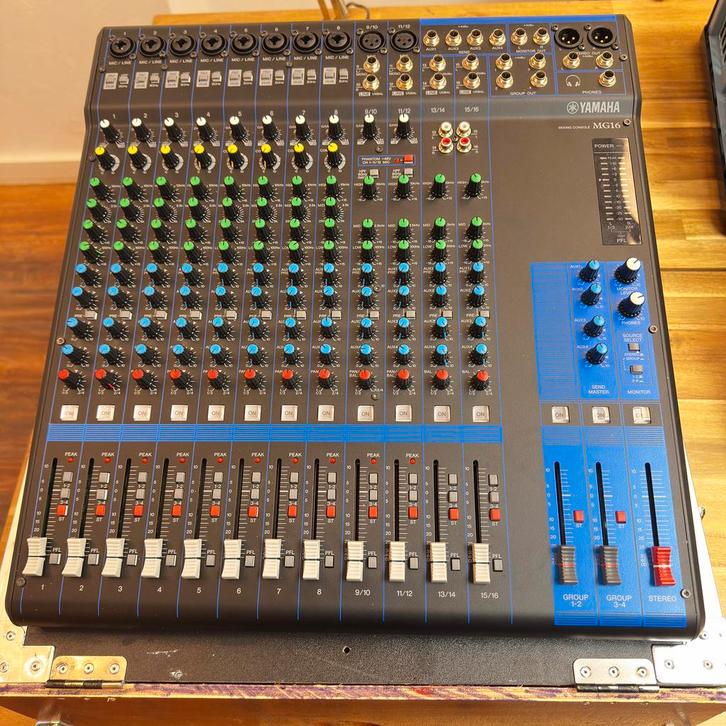 Yamaha MG16 met flightcase, Muziek en Instrumenten, Mengpanelen, Zo goed als nieuw, 10 tot 20 kanalen, Microfooningang, Ophalen