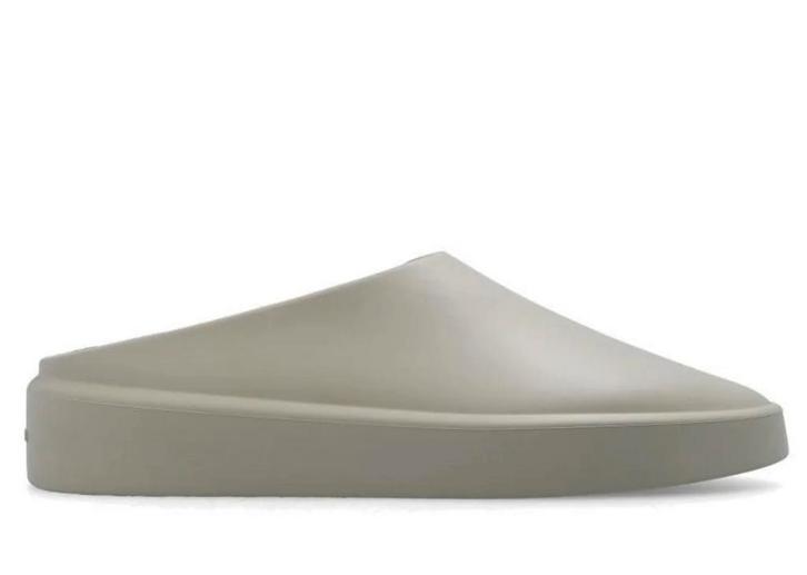 Fear of god ‘California slide cement grey’ - maat 42, Kleding | Heren, Schoenen, Nieuw, Sandalen, Overige kleuren, Ophalen of Verzenden