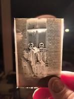 Foto glas negatief van 2 mannen voor huis, Verzamelen, Gebruikt, Verzenden, Foto, Voor 1940