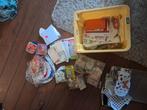 Gratis. Hobby. Doos met spullen om o.a.kaarten te maken, Hobby en Vrije tijd, Kaarten | Zelf maken, Ophalen of Verzenden, Overige thema's