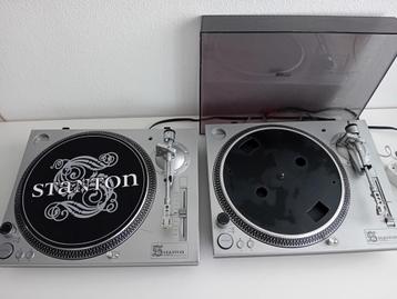 2 professionele Stanton STR8-60 Draaitafels  beschikbaar voor biedingen