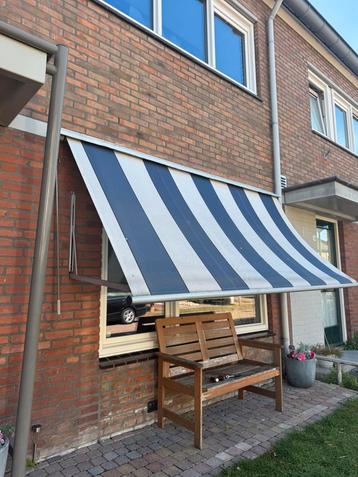 Zonnescherm beschikbaar voor biedingen