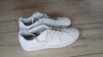 Z.g.a.n. nette witte gympen, Nike, maat 41 beschikbaar voor biedingen