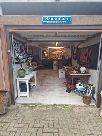 Rommelmarkt spullen beschikbaar voor biedingen