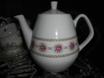 Theepotje MOSA met roze roosjes ornamentjes beschikbaar voor biedingen