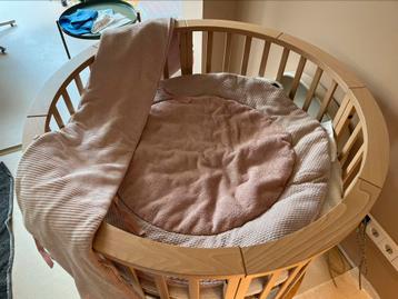 Boxkleed en omranding van Baby’s Only (roze) beschikbaar voor biedingen