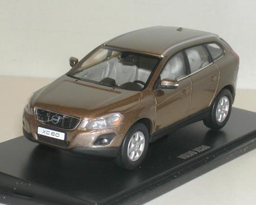 Volvo. XC60 terra brons metall. Motor. Art 1:43 .-L spiegel., Hobby en Vrije tijd, Modelauto's | 1:43, Nieuw, Auto, Overige merken