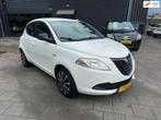 Lancia Ypsilon 0.9 TwinAir Elefantino Plus! Airco! Bluetooth, Auto's, Voorwielaandrijving, Gebruikt, Emergency brake assist, Wit