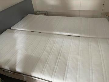 2x Spiraalbodem 80x200cm verstelbaar + 2x Ikea Matras 80x200 beschikbaar voor biedingen