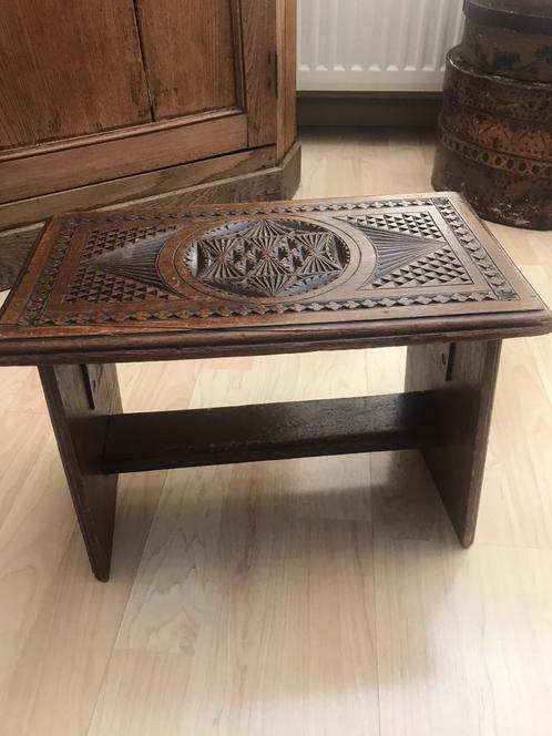 Bankje.  Krukje. Vensterbankbankje. Volkskunst., Antiek en Kunst, Curiosa en Brocante, Ophalen of Verzenden