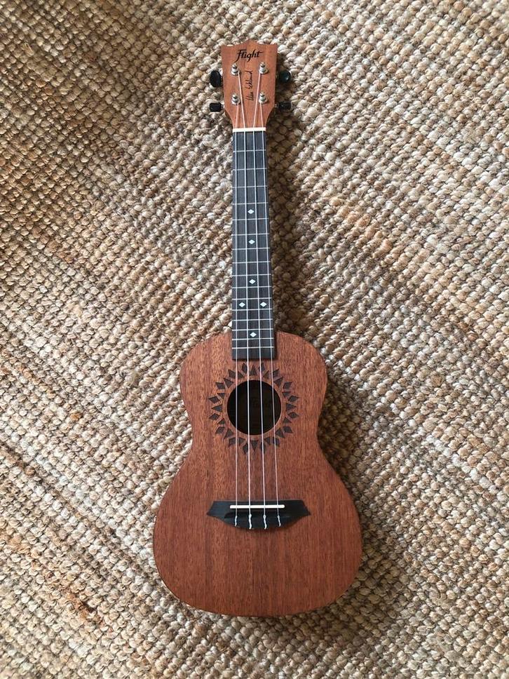 Flight Elise Ecklund Signature Ukelele + Stemapparaat & Gigb, Muziek en Instrumenten, Snaarinstrumenten | Overige, Zo goed als nieuw