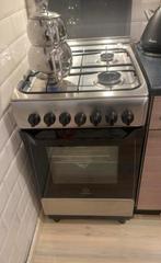 Indesit MOET SNEL WEG, Witgoed en Apparatuur, Fornuizen, Ophalen, 4 kookzones, Zo goed als nieuw, Gas