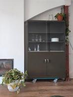 Metalen vintage servieskast, Huis en Inrichting, Kasten | Vitrinekasten, Ophalen, 100 tot 150 cm, 150 tot 200 cm, 25 tot 50 cm