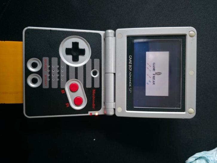 Gameboy Advance SP - NES Edition, Spelcomputers en Games, Spelcomputers | Nintendo Game Boy, Gebruikt, Game Boy Advance SP, Met games
