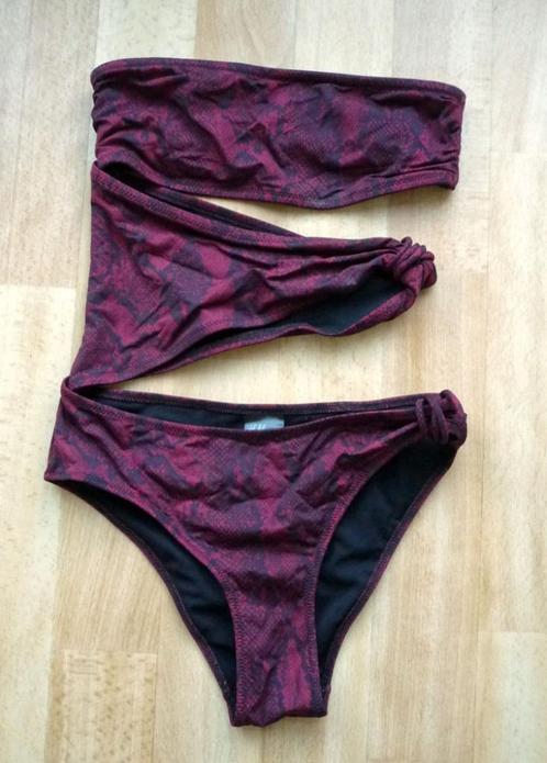 Rood one-shoulder slangenprint badpak, H&M maat 34, Kleding | Dames, Badmode en Zwemkleding, Zo goed als nieuw, Badpak, Rood, Verzenden
