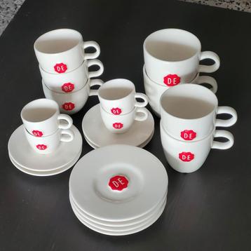 Douwe Egberts kopjes/mokken met schotel beschikbaar voor biedingen