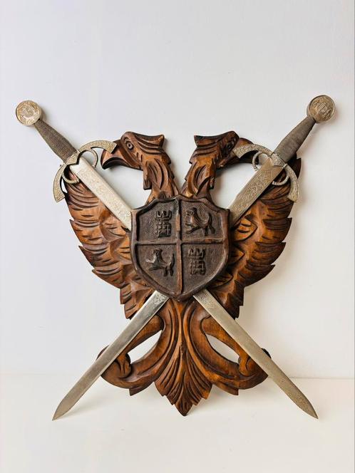 Antieke Spaanse wapenschild met 2 zwaarden, Verzamelen, Militaria | Algemeen, Overige soorten, Zwaard of Sabel, Overige gebieden