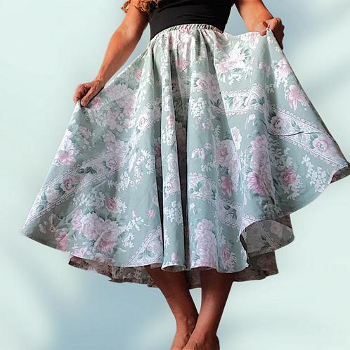 Zwierige cirkel rok hergebruikt materiaal  bloemen 36/38, Kleding | Dames, Rokken, Nieuw, Groen, Onder de knie, Ophalen of Verzenden