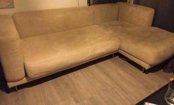 Bank met Lounge en Poef beschikbaar voor biedingen