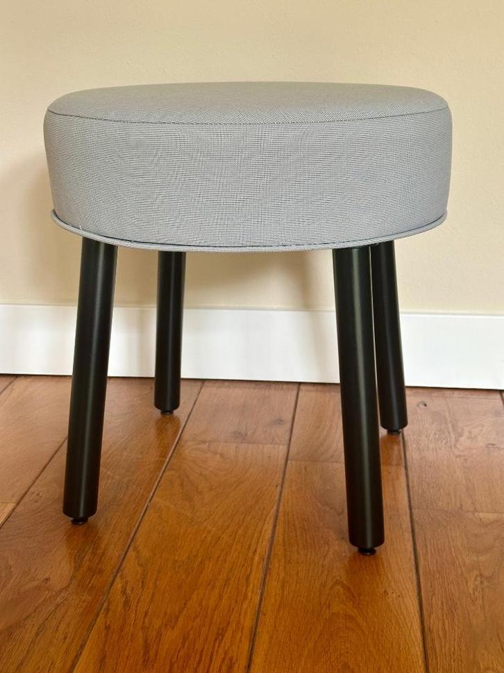 Krukje NIEUW poef bijzettafel rond stof stevig Ikea student, Huis en Inrichting, Banken | Voetenbanken en Poefen, Nieuw, Minder dan 50 cm
