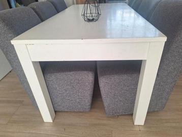 Eettafel beschikbaar voor biedingen