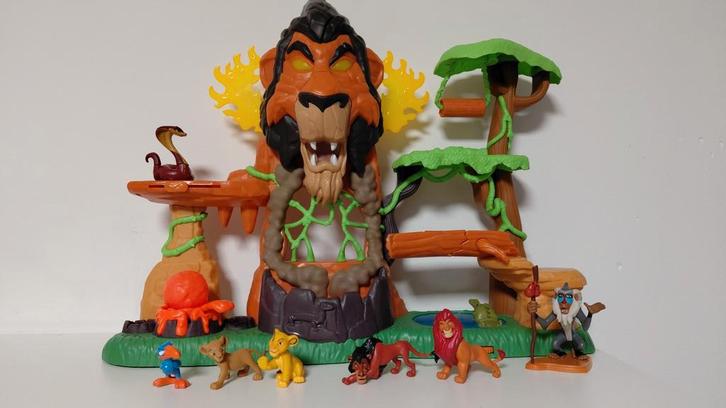 Lion king disney speelset Scar's place, Verzamelen, Disney, Zo goed als nieuw, Beeldje of Figuurtje, Leeuwenkoning of Jungle Boek