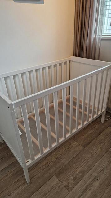 Ikea Sundvik babybedje (zo goed als nieuw!!) beschikbaar voor biedingen