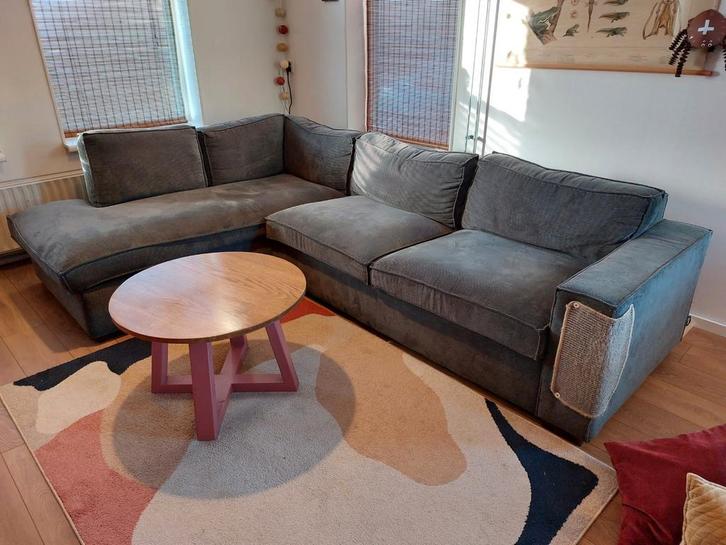 Grijze hoekbank loungebank ribstof, Huis en Inrichting, Banken | Bankstellen, Gebruikt, Hoekbank, Vierpersoons of meer, 250 tot 300 cm