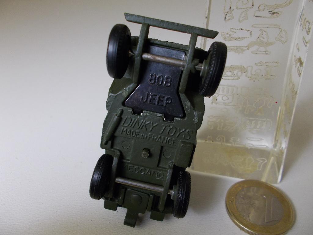 1964 Dinky Toys 80B (829) JEEP AVEC CANON 106 SR +Driver (B), Ophalen of Verzenden, Zo goed als nieuw, Auto, Dinky Toys