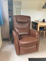 Sta op stoel Prominent - bruin leer, Huis en Inrichting, Stoelen, Ophalen, Gebruikt, Bruin, Leer