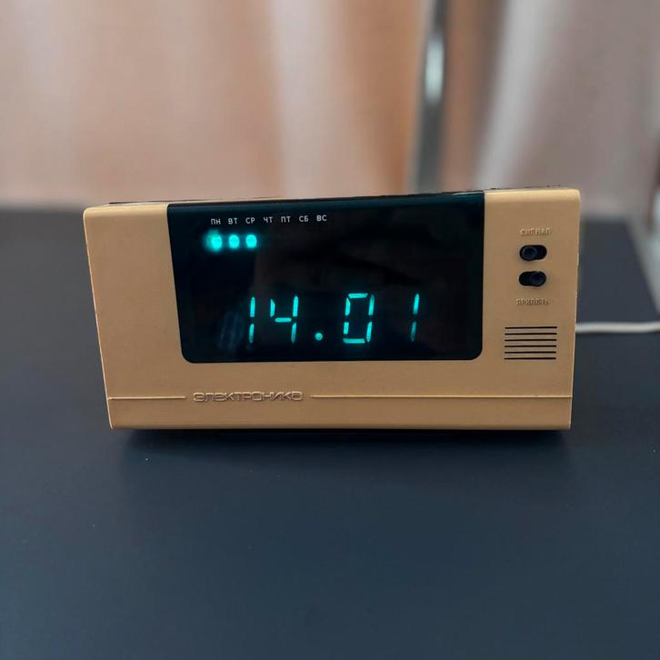 Vintage Elektronika Digitale Klok USSR - Model 6.15-02, Huis en Inrichting, Woonaccessoires | Klokken, Gebruikt, Wekker of Tafelklok
