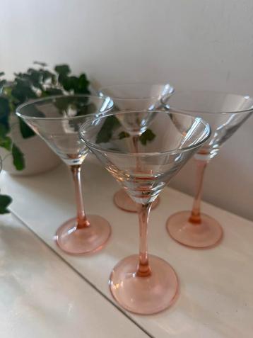 Set van 4 martini cocktail glazen roze oranje voet beschikbaar voor biedingen