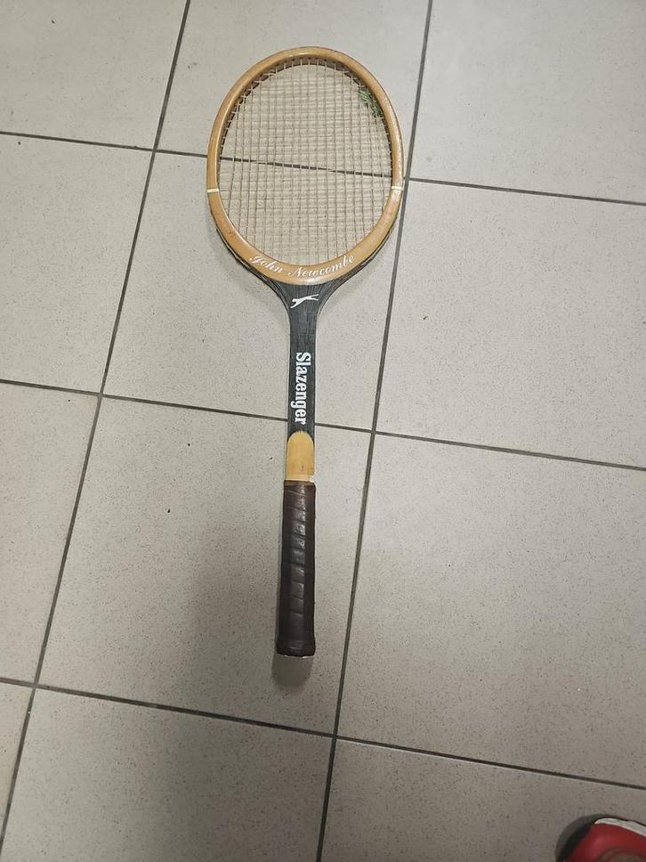 Vintage Slazenger Tennis Racket – John Newcombe Edition, Sport en Fitness, Tennis, Gebruikt, Racket, Overige merken, Ophalen of Verzenden