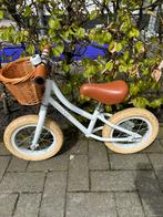 Banwood Loopfiets met mandje en helm, Kinderen en Baby's, Speelgoed | Buiten | Voertuigen en Loopfietsen, Ophalen of Verzenden