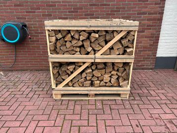 1 kuubs kratten ovengedroogd eiken haardhout beschikbaar voor biedingen
