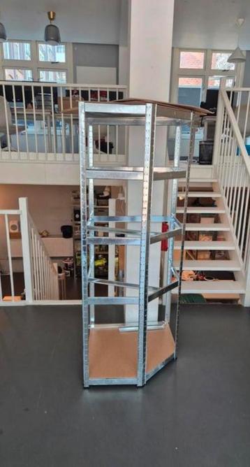 Hoek stellingkast beschikbaar voor biedingen