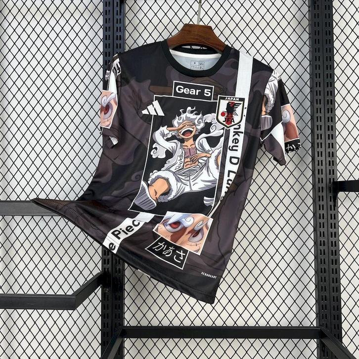One Piece x Japan Voetbalshirt – Monkey D. Luffy Gear 5, Sport en Fitness, Voetbal, Nieuw, Shirt, Verzenden